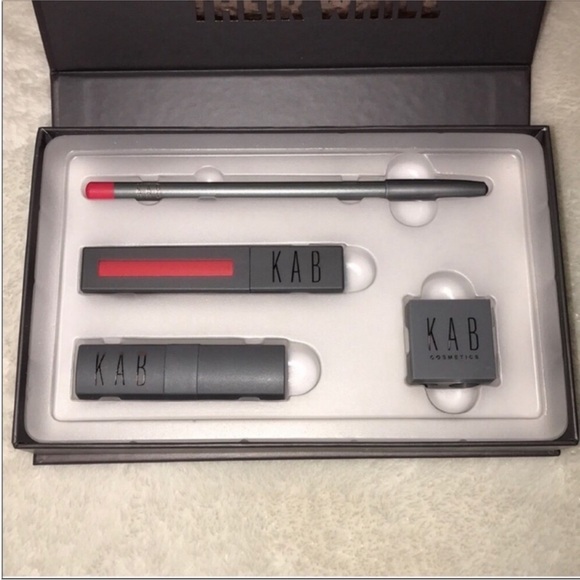 KAB Cosmetics Lip Kit - Picture 2 of 4